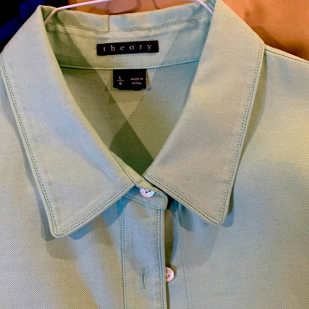 Stunning tailored Oxford shirt. Beautiful tapered lines in back
